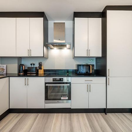 Ashview 6 - Heathrow - Windsor - Free Parking Apartment Staines-upon-Thames Екстериор снимка