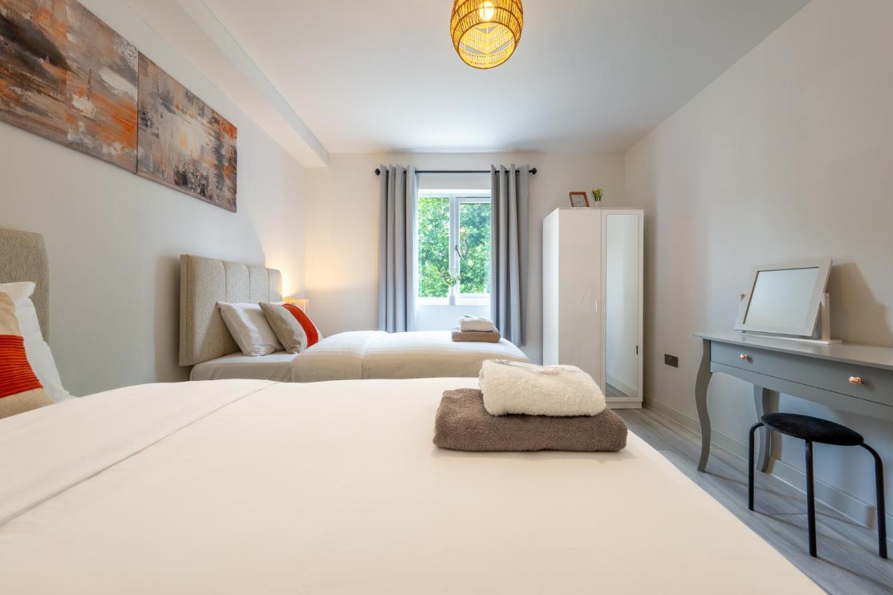 Ashview 6 - Heathrow - Windsor - Free Parking Apartment Staines-upon-Thames Екстериор снимка