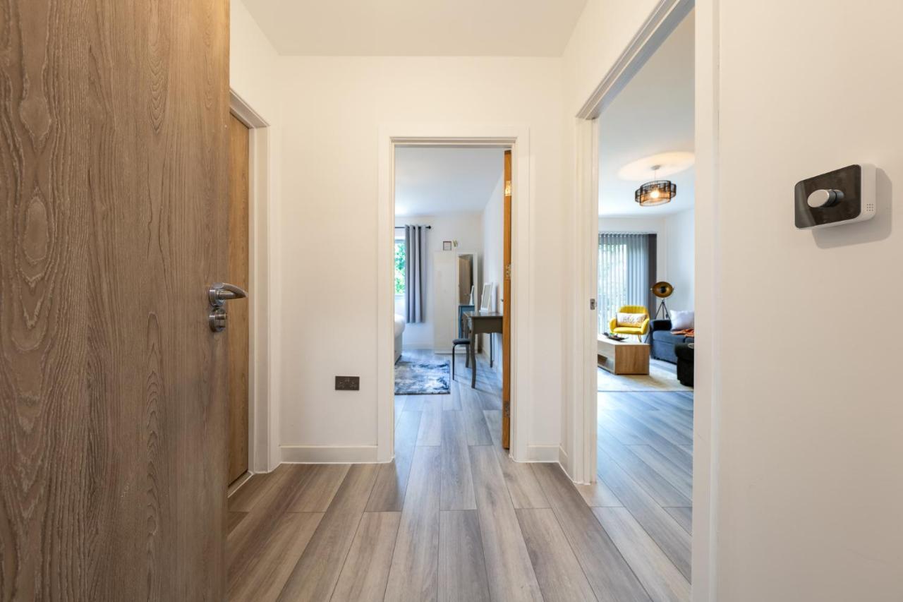 Ashview 6 - Heathrow - Windsor - Free Parking Apartment Staines-upon-Thames Екстериор снимка