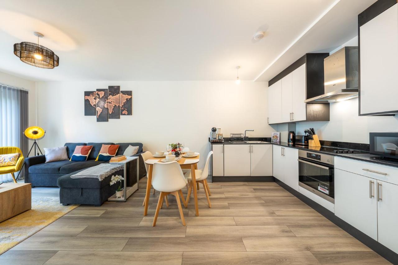 Ashview 6 - Heathrow - Windsor - Free Parking Apartment Staines-upon-Thames Екстериор снимка