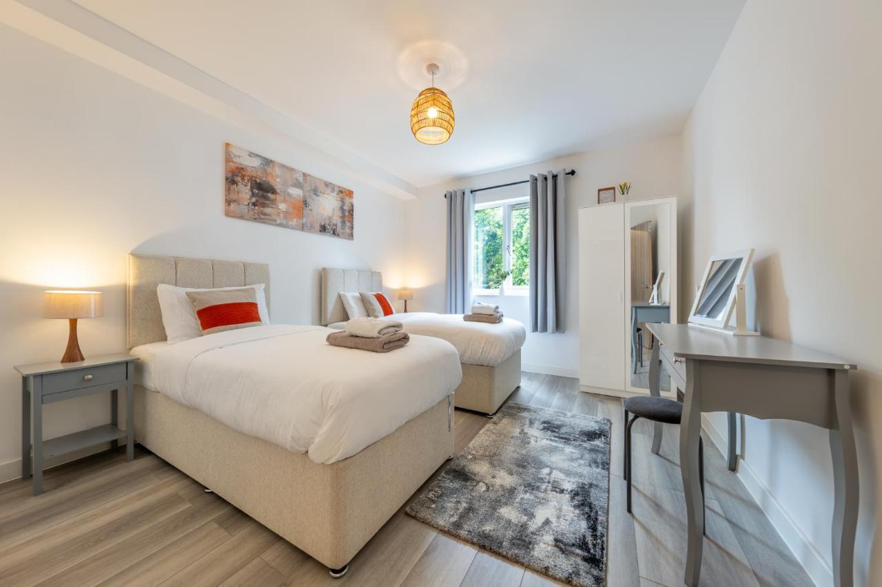 Ashview 6 - Heathrow - Windsor - Free Parking Apartment Staines-upon-Thames Екстериор снимка
